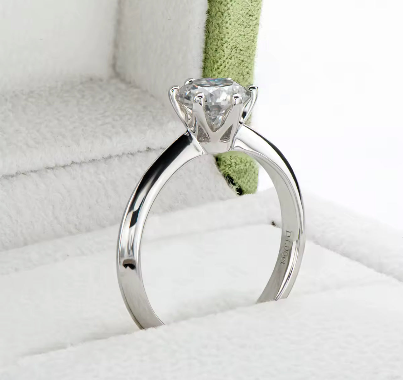 0.5 - 1 Carat Moissanite Women’s Silver Engagement Ring