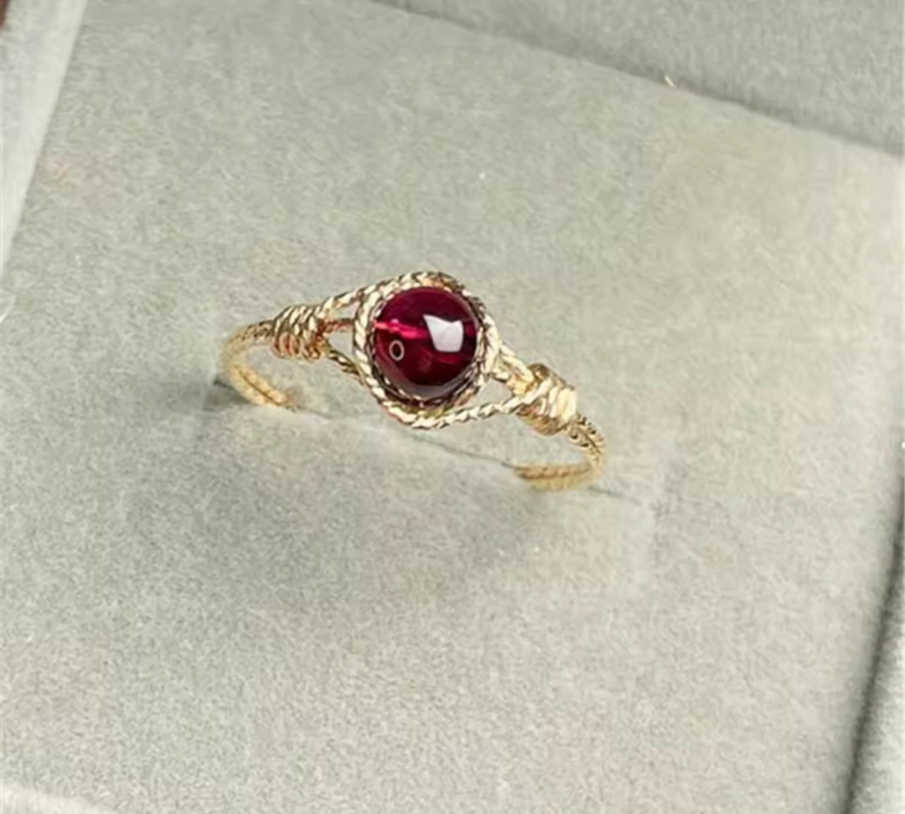 14K Gold Natural Garnet Vintage Ring